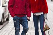 Sjetili smo se prekrasnog para: Oni su svojim outfitima odlučili izraziti osjećaje - crveno za ljubav, naravno! 