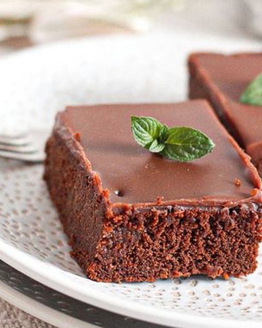 Brze, sočne i ukusne: Isprobajte recept za ekstra-čokoladne kocke koje će nestati u trenu!