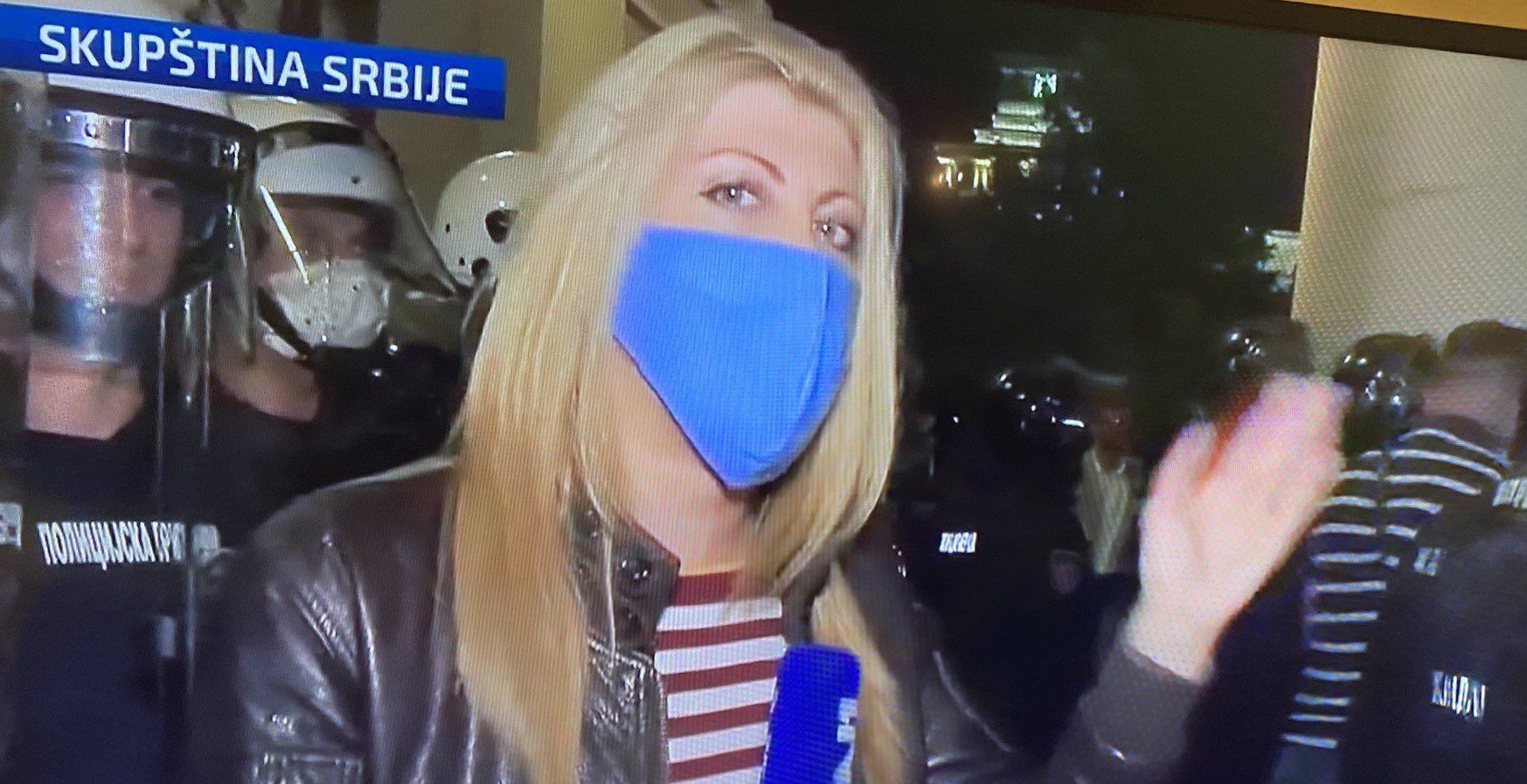 Hrabre reporterke izvještavale s prosvjeda u Beogradu: Nisu ih omeli suzavci; upozoravale prosvjednike da nose maske