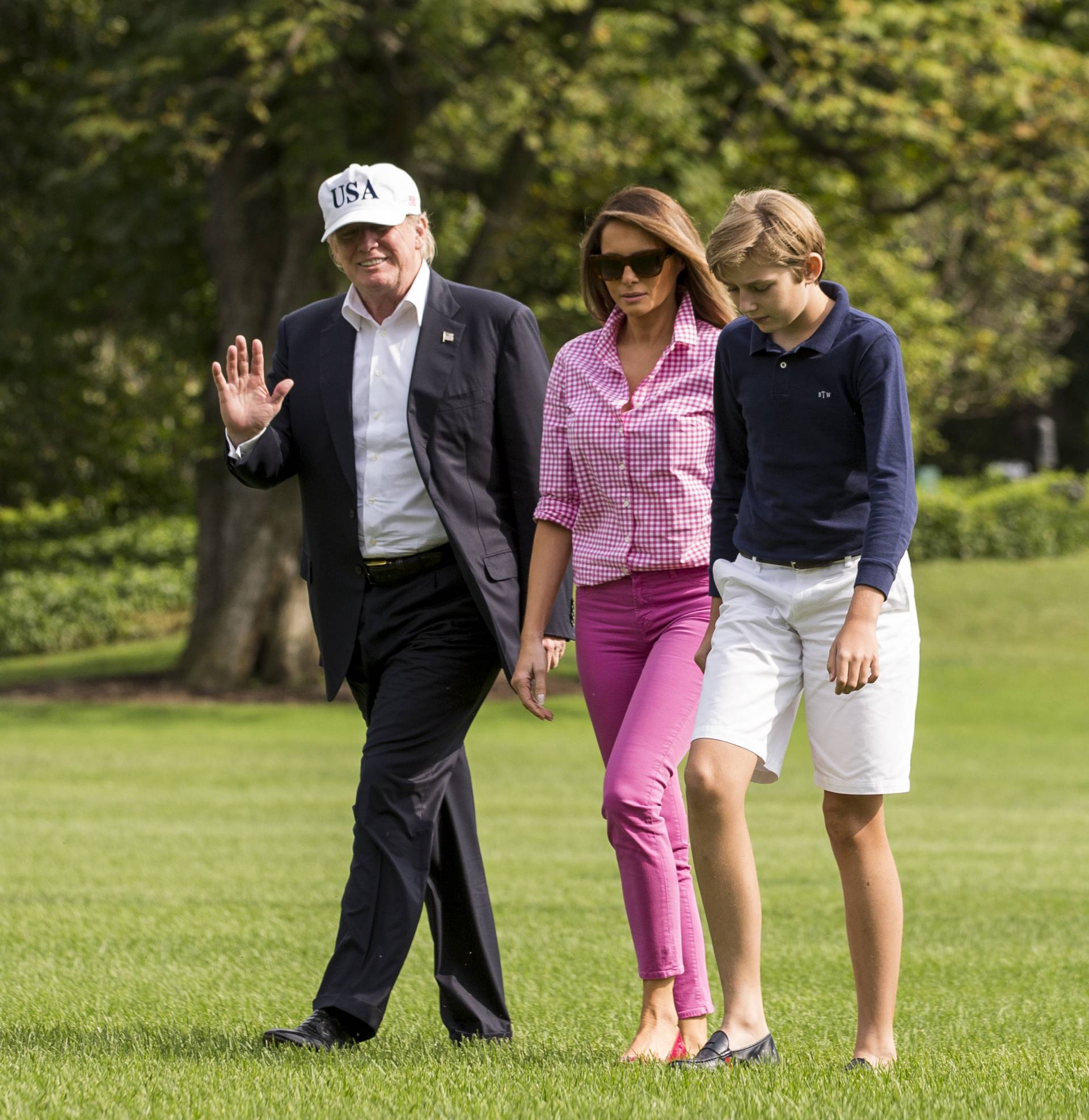 Pristupačne košulje, balerinke, tenisice... Što novi modni odabiri govore o Melaniji Trump?