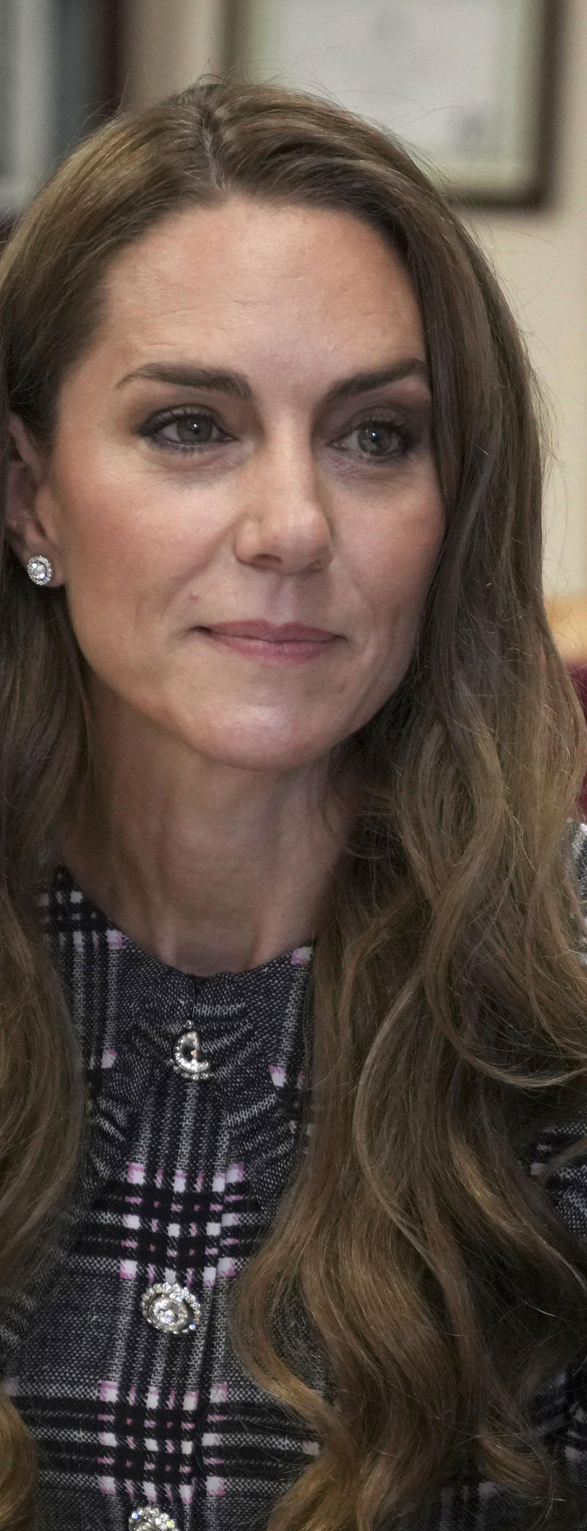 Princeza Kate ponovno iznenadila novom frizurom i zablistala u haljini koja je pravi jesenski hit