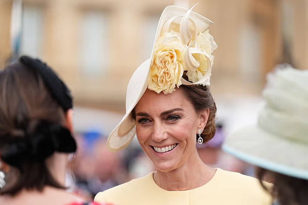 Kate Middleton zablistala u hit boji proljeća na Kraljevskoj vrtnoj zabavi u Buckinghamskoj palači