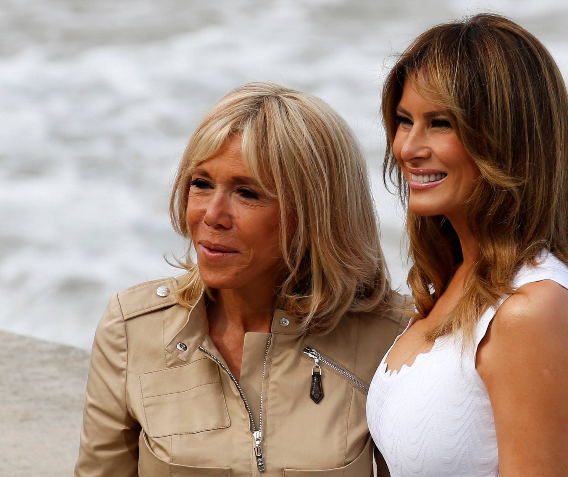 Prve dame Melania Trump i Brigitte Macron zablistale u ultravisokim potpeticama i chic haljinama