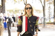 Modna urednica sjajno nosi vojničku eleganciju: Louis Vuitton jakna odličan je izbor za jesenske dane