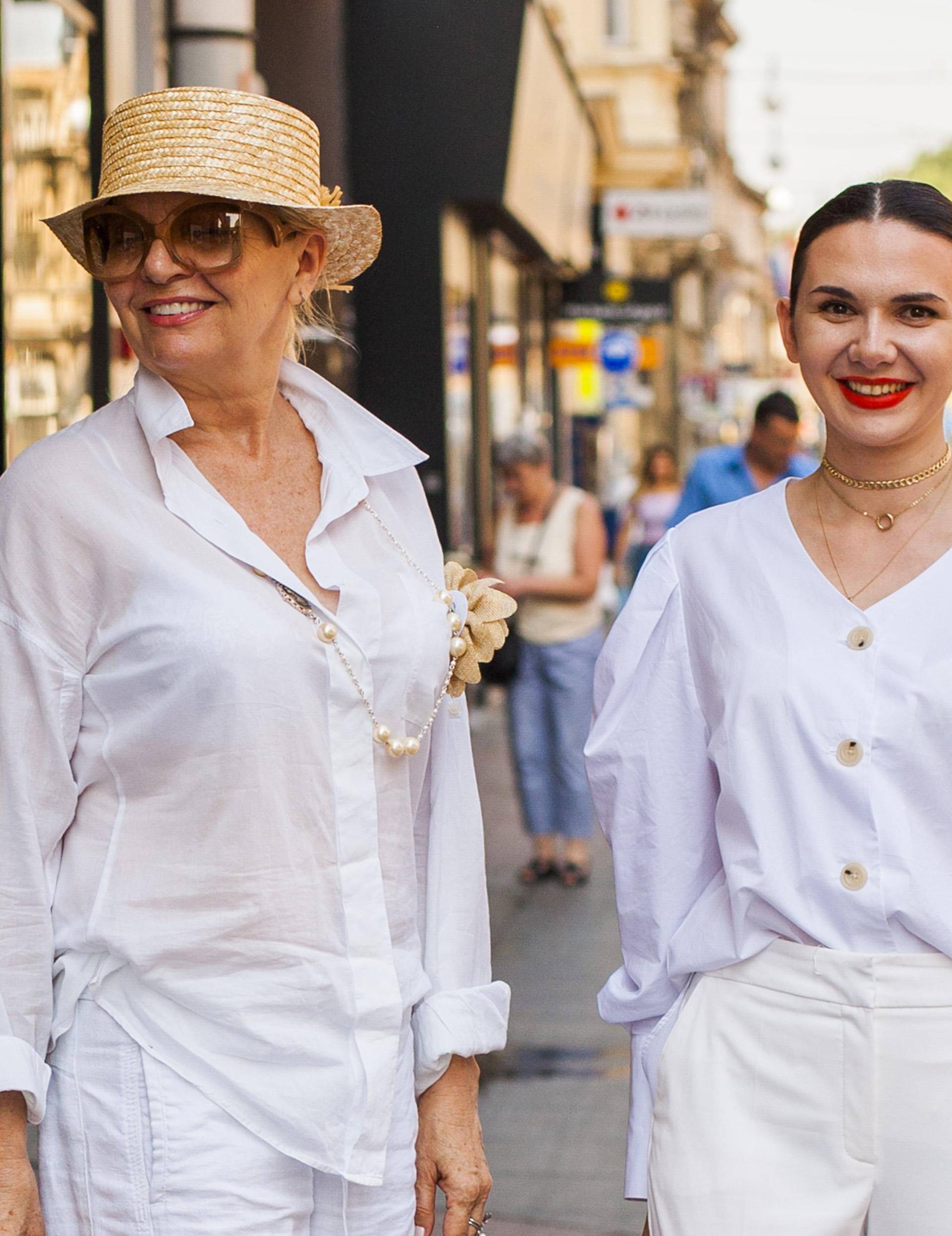 Ove dvije dame gradom su prošle u gotovo istom odličnom stylingu 