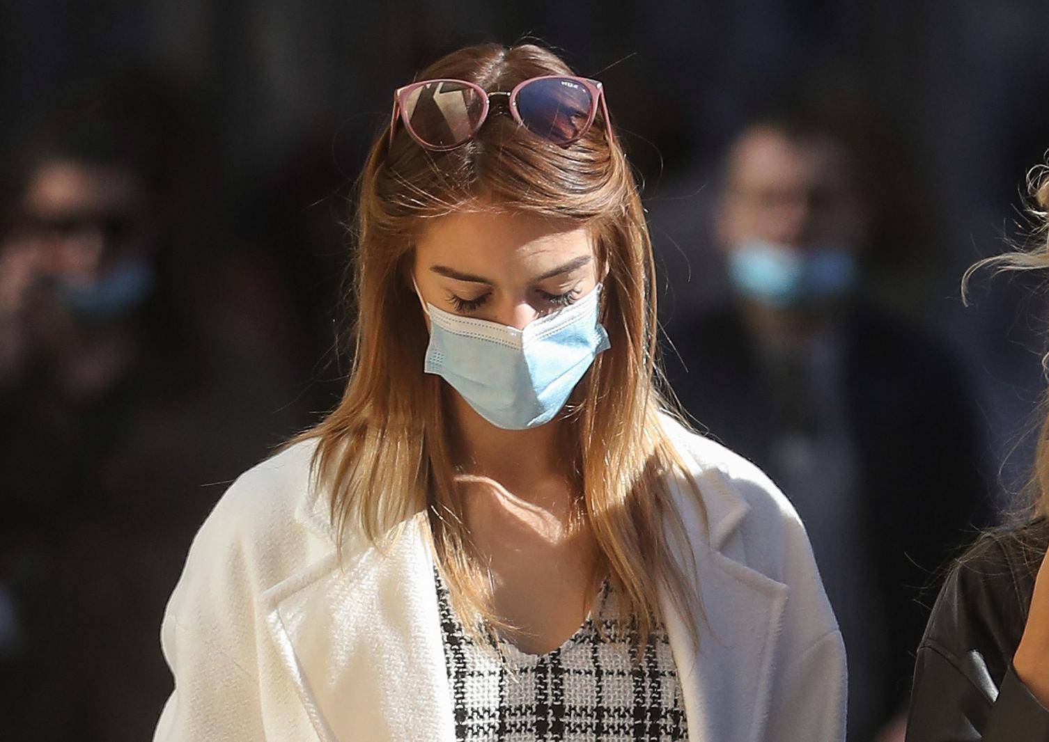 Biste li nosili upečatljive gležnjače kakve nosi lijepa dama sa špice? Super ih je uklopila u jesenski outfit