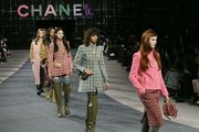 Chanel predstavio jesensko-zimsku kolekciju: Dominiraju pastelne i zemljane boje te tvid, zaštitni "znak" brenda
