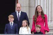 Za zadnji dan proslave platinastog jubileja, Kate Middleton odabrala je model efektnih detalja u boji fuksije