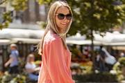 Lepršava haljina, sandale kakve ne viđamo često i cool ruksak: Doktorica znanosti osvojila nas je odličnim outfitom