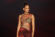 Halle Berry zablistala je u Elie Saab haljini koju je prvotno nosila na dodjeli Oskara 2002.