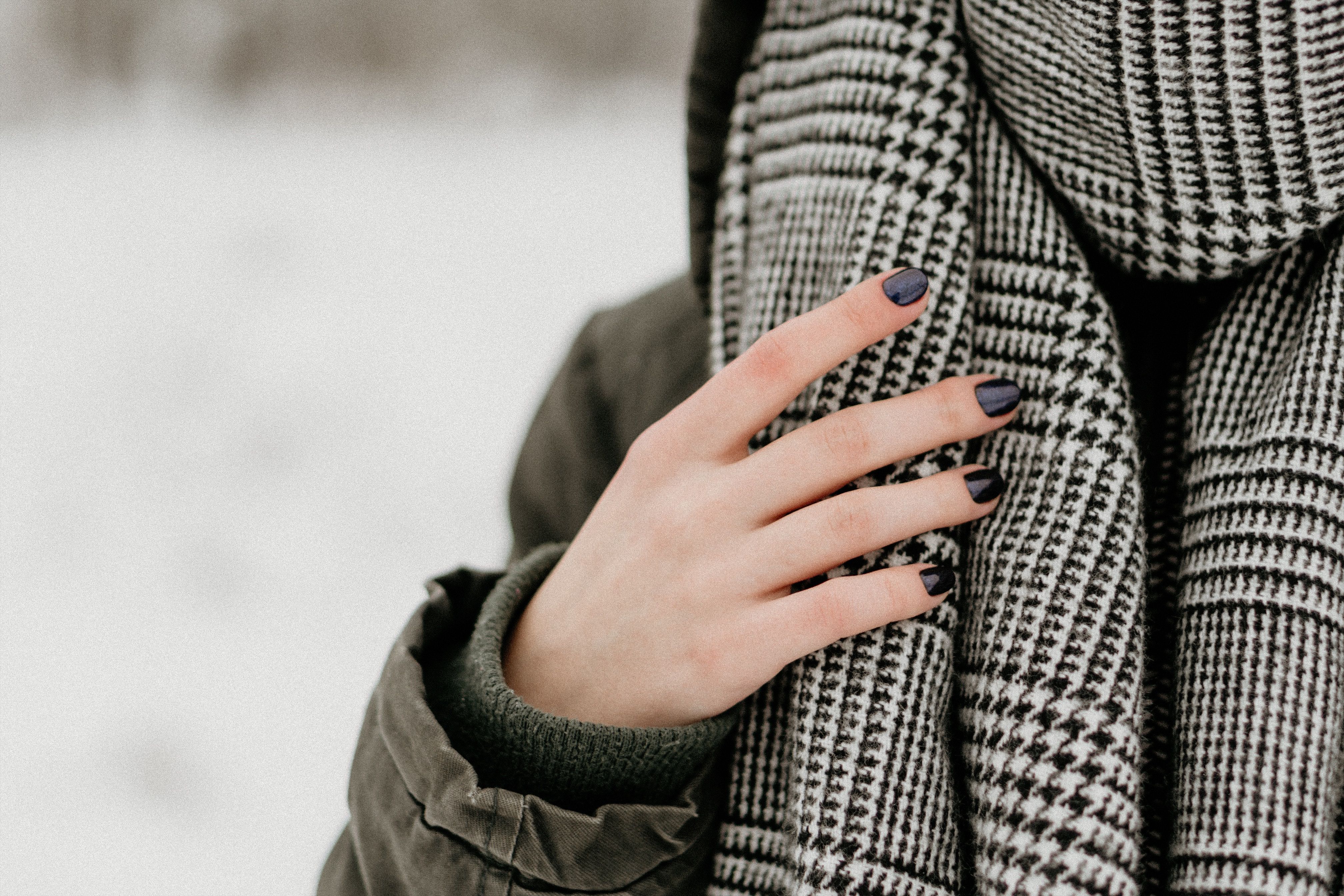 Ove zime nose se nokti s daškom glamura i elegancije, bez pretjeranog glittera