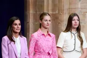 Kraljica Letizia zabljesnula u ljubičastom odijelu, a kćeri Leonor i Sofia odlučile se za chic haljine
