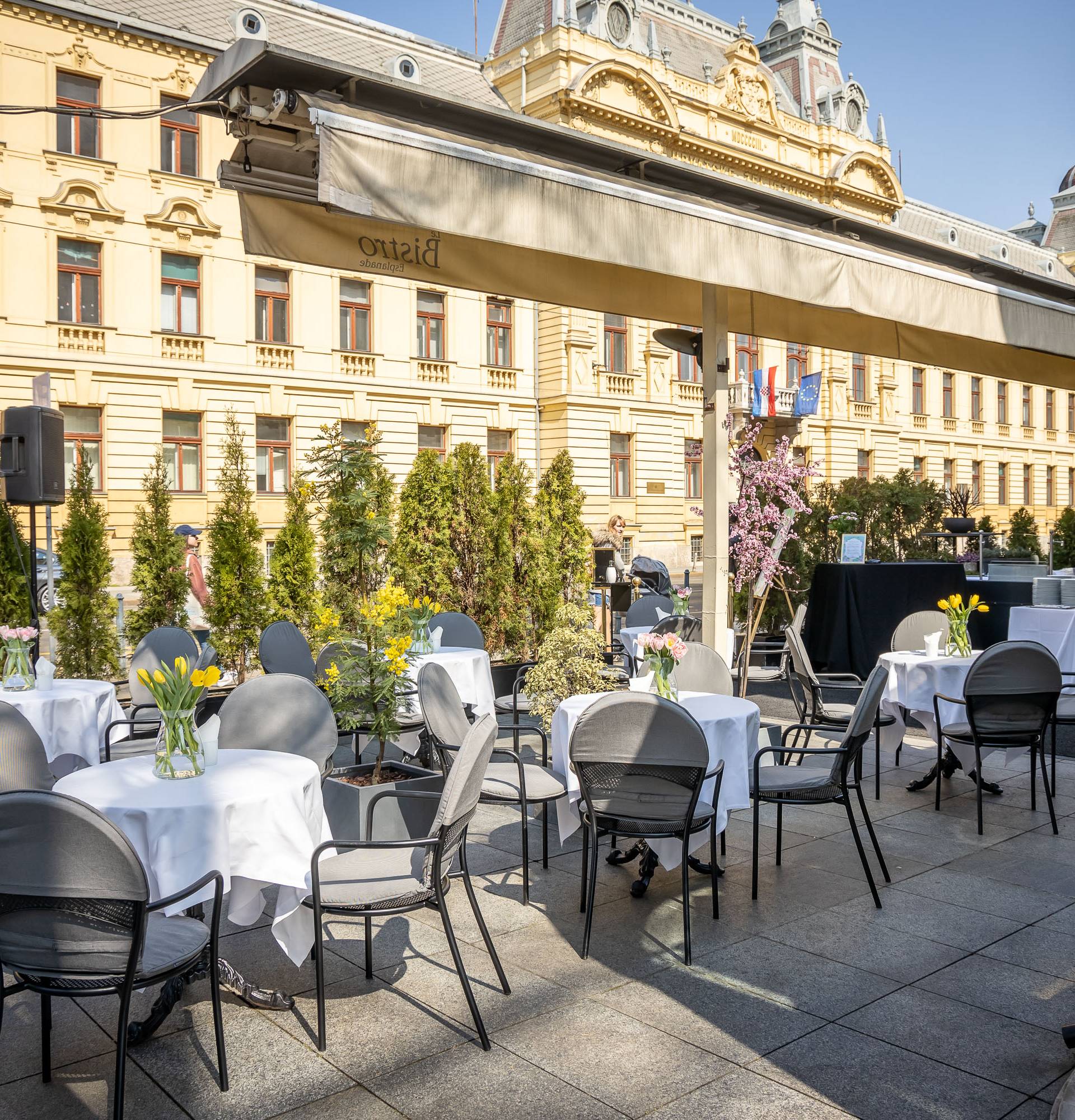 Na terasi kultnog Le Bistroa Esplanadina chefica Ana Grgić Tomić predstavila je novu proljetnu kolekciju autorskih jela