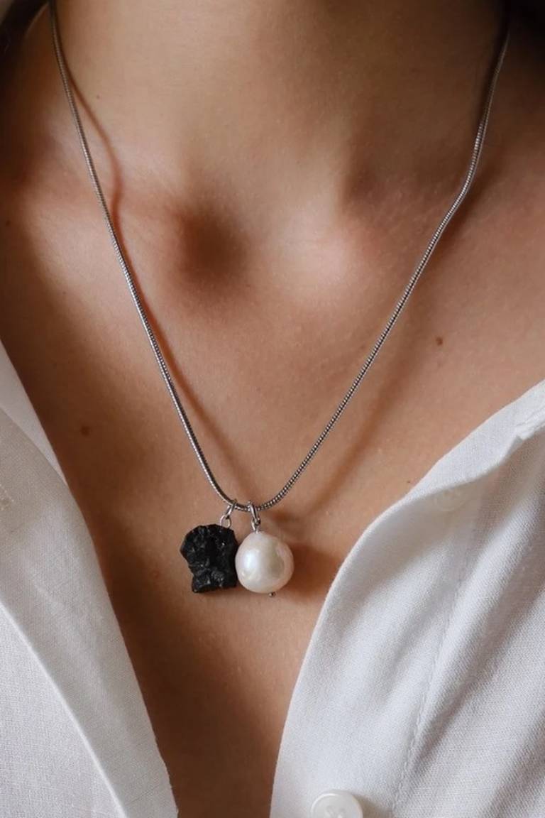 Nakon autentičnih torbica autorica Mirjam Krajina lansira Raw Jewels - nakit koji spaja nježnost i snagu