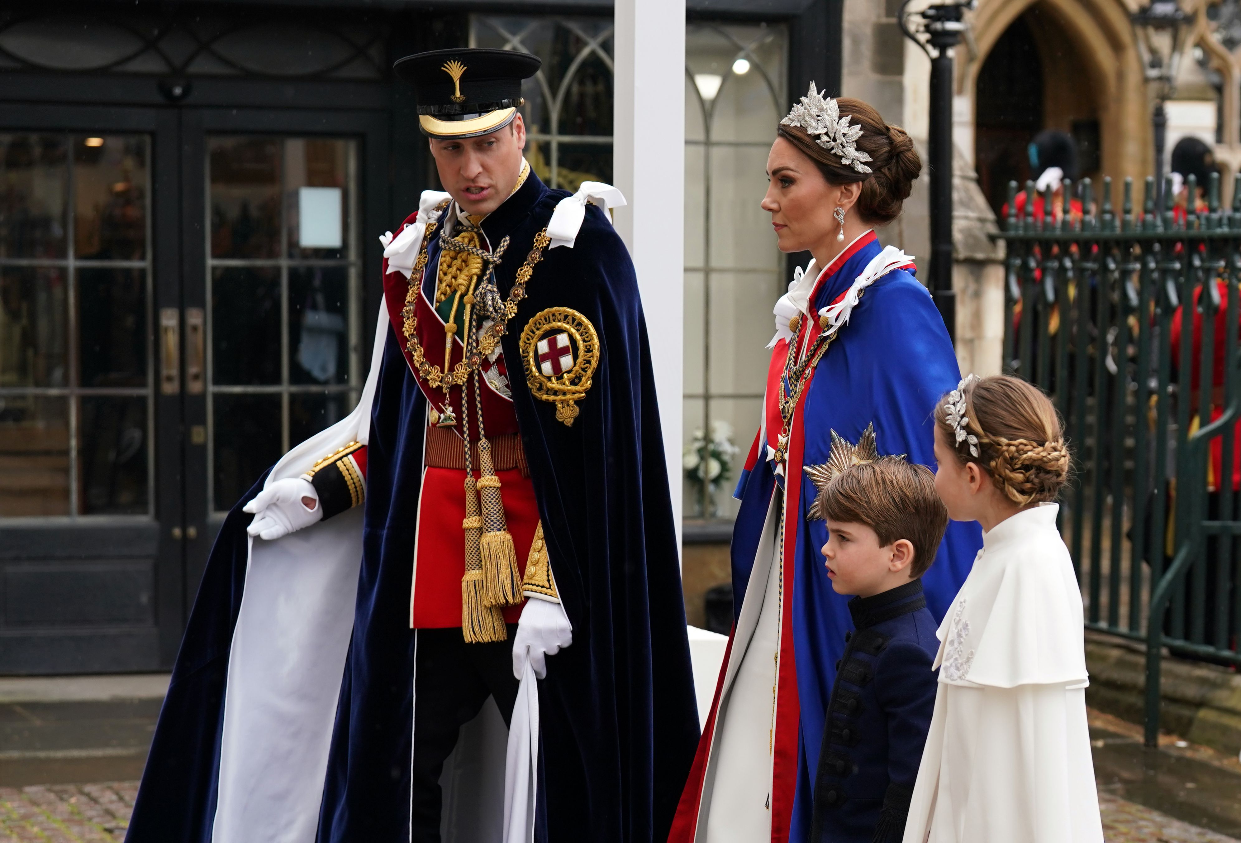 Kate Middleton i princ William zablistali: Ona u raskošnoj bijeloj haljini, on u kraljevskoj odori