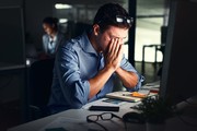 Mentalni burnout kod muškaraca: Kako prepoznati znakove iscrpljenosti i zašto se ona često skriva iza posla i ambicije