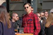Kakav cool styling: Ovaj frajer nosi tenisice kakve nećete vidjeti baš svugdje!