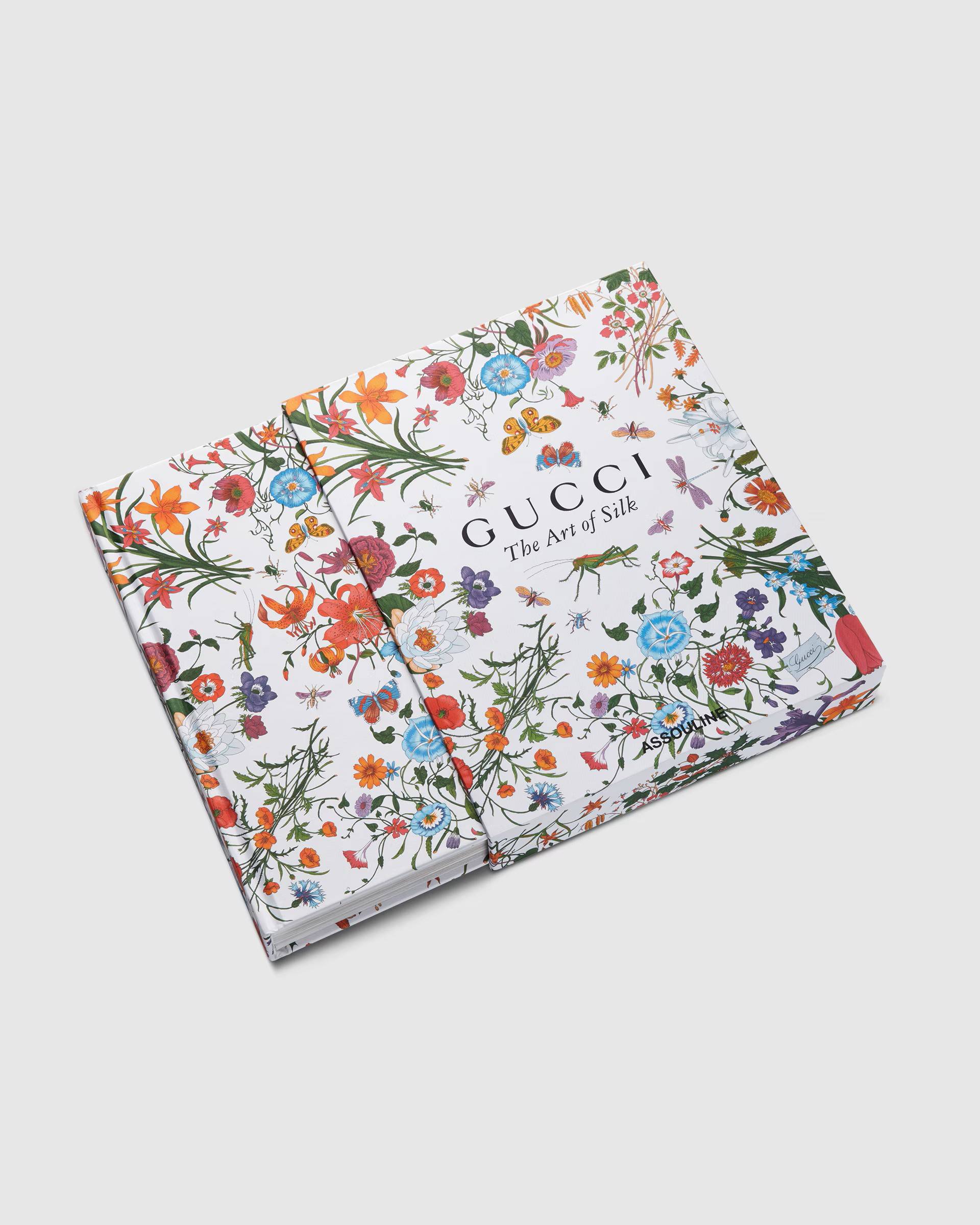 Gucci ima predivnu knjigu posvećenu svilenim maramama koje izgledaju poput umjetničkih djela