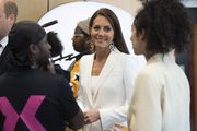 Jednostavnost joj fantastično stoji: Kate Middleton oduševila chic kombinacijom strogog odijela i bijelih salonki