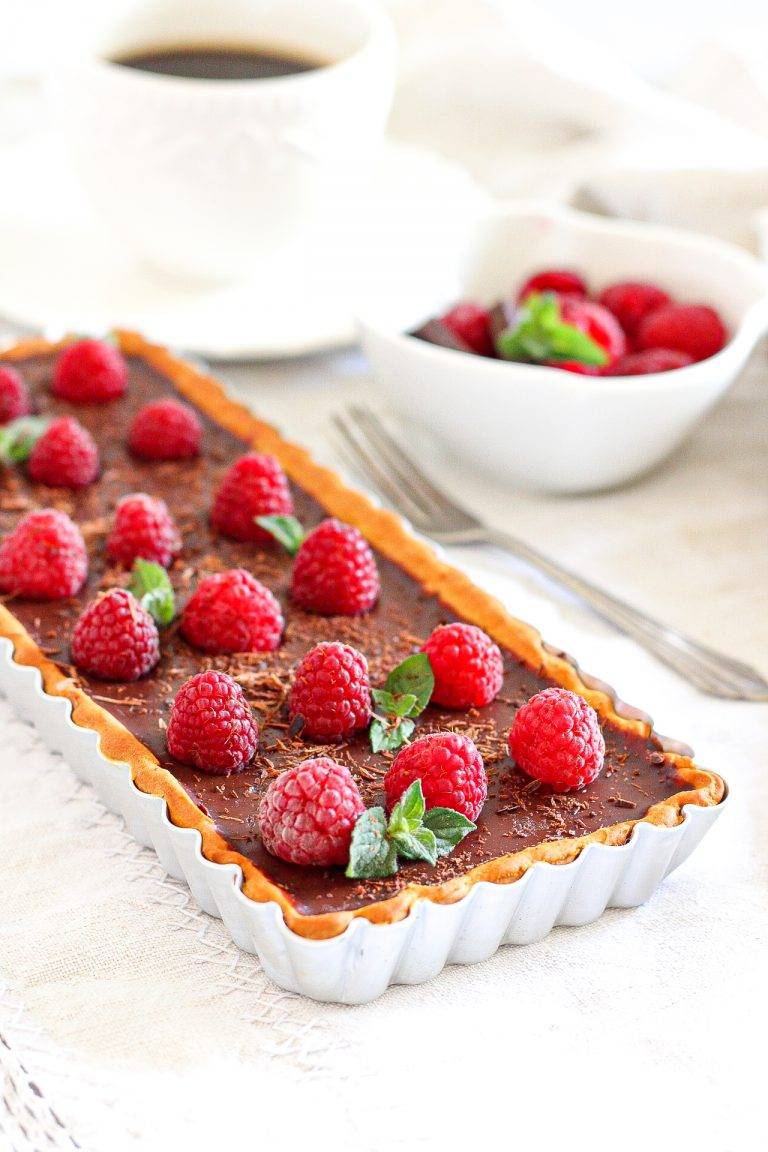 Kombinaciji čokolade i malina teško je odoljeti: Donosimo recept za tart koji može biti zvijezda uskrsnog stola