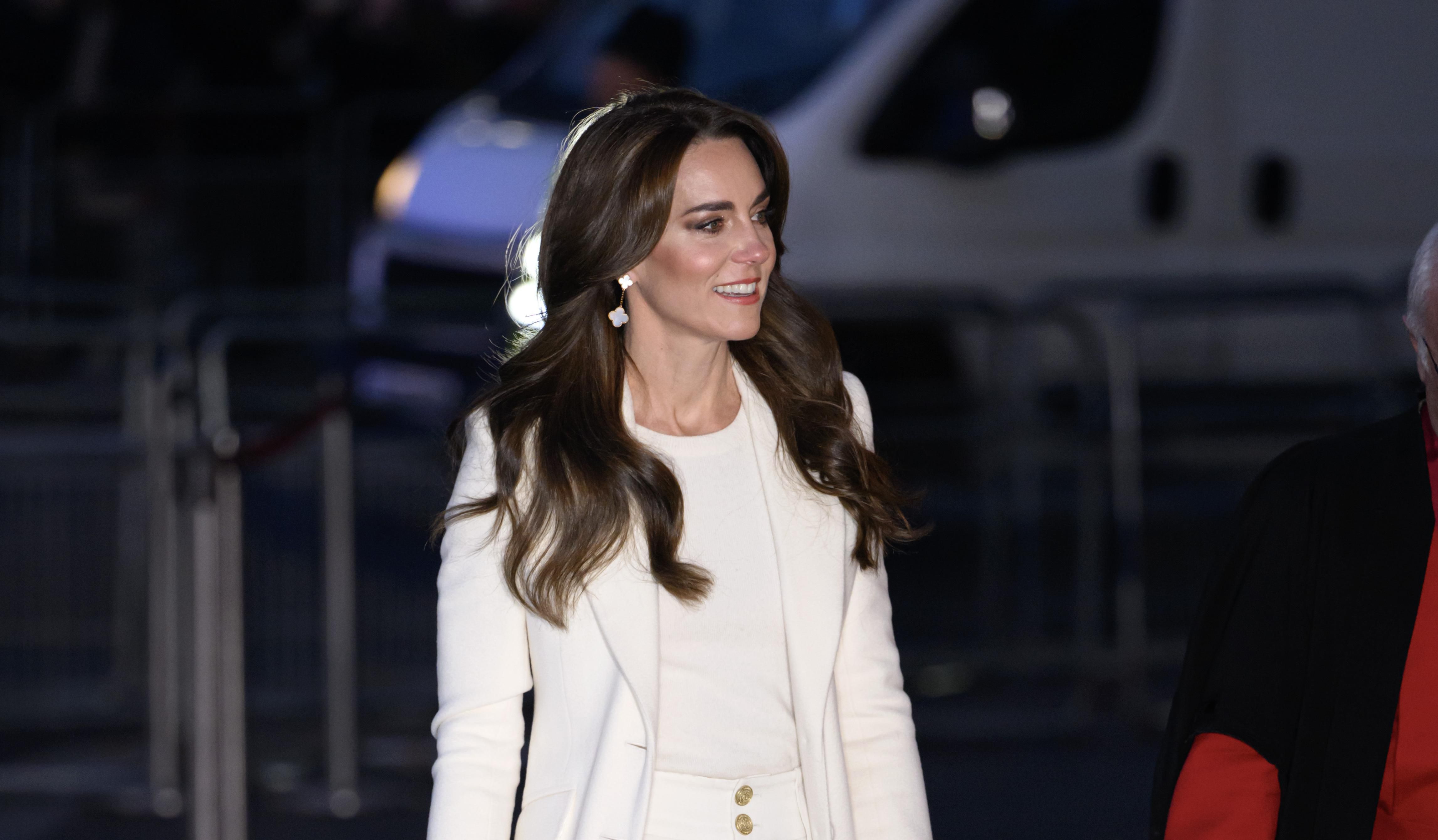 Kate Middleton pokazala je da bijelo od glave do pete nije monotono, a kaput kakav nosi savršen je izbor za zimske dane