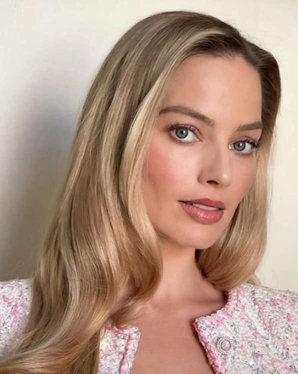 Poznati frizer otkriva kako postići luksuznu valovitu kosu, baš poput Margot Robbie ili nove frizure Hailey Bieber