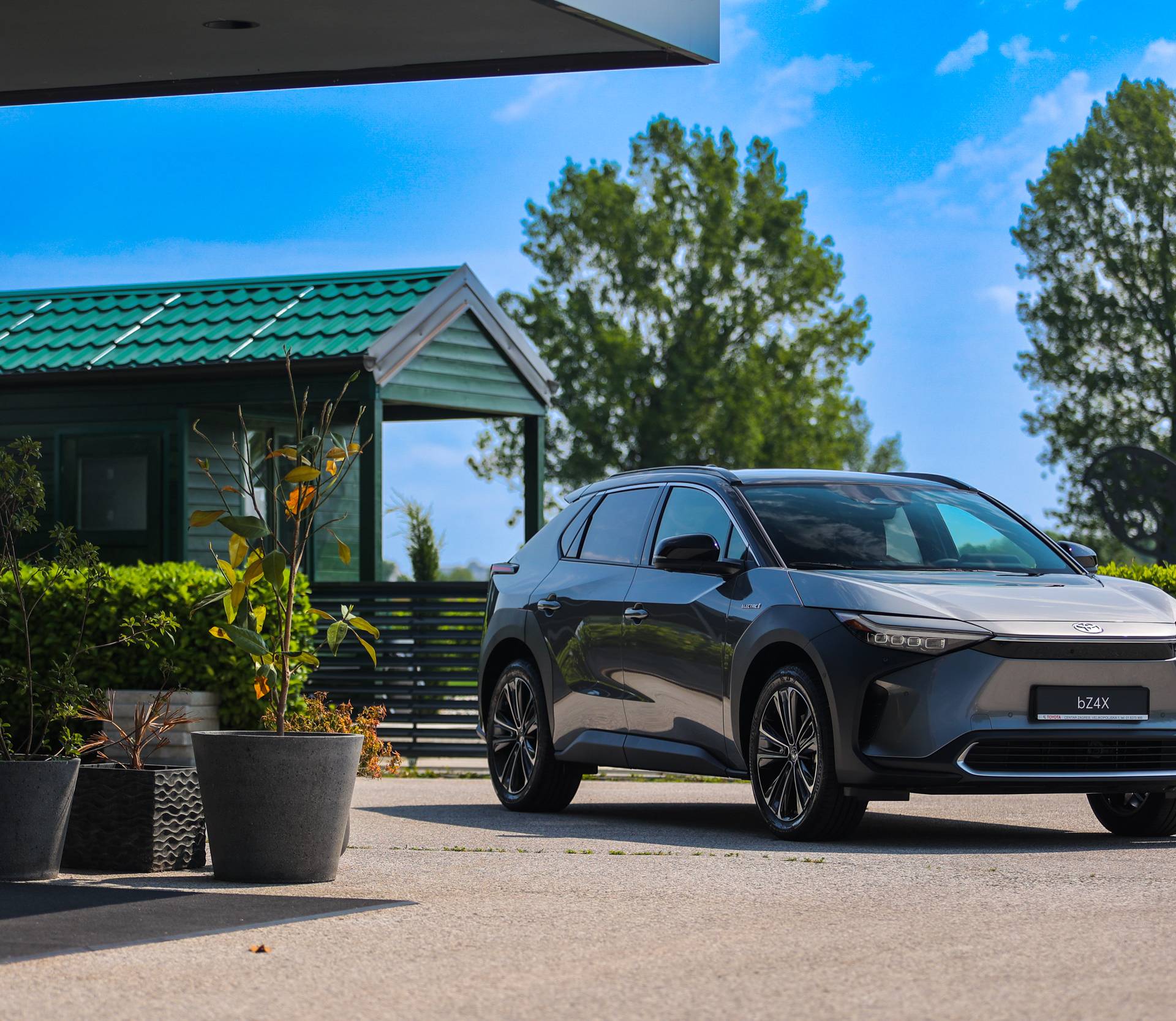 Najbolji razlozi zašto bi žene trebale odabrati električne automobile