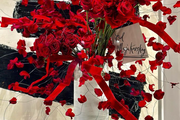 Izlog Saše Šekoranje za Valentinovo posveta je pjesniku Majakovskom koji je i nakon smrti 'slao' cvijeće svojoj voljenoj