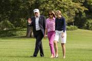 Pristupačne košulje, balerinke, tenisice... Što novi modni odabiri govore o Melaniji Trump?