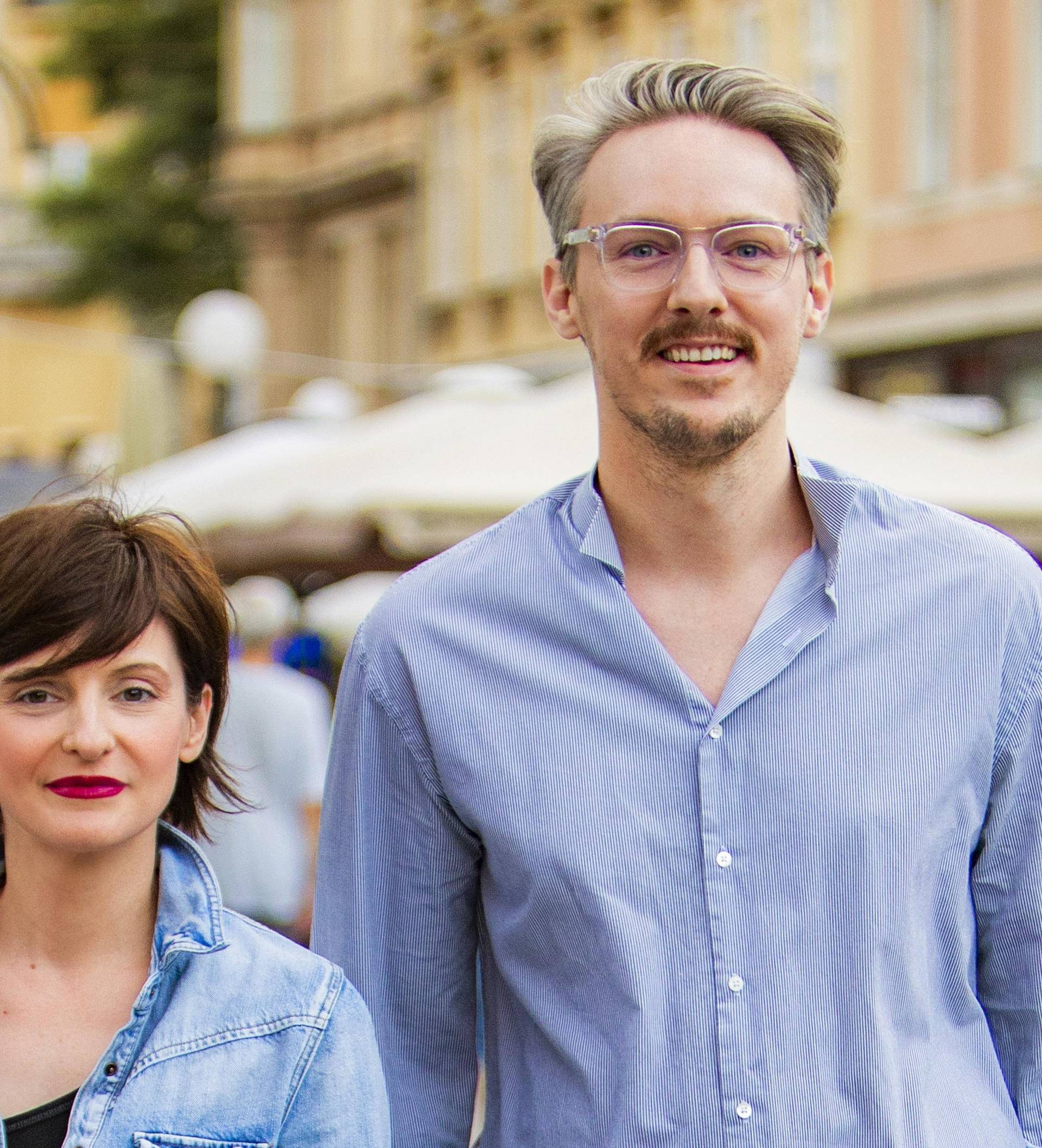 Oni su pravi modni znalci: Menadžerica u krinolini, a urednik u stajlingu kojeg dečki obožavaju