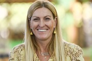 Janica Kostelić spojila je cvjetnu haljinu i tenisice s naušnicama kakve nemamo često prilike vidjeti