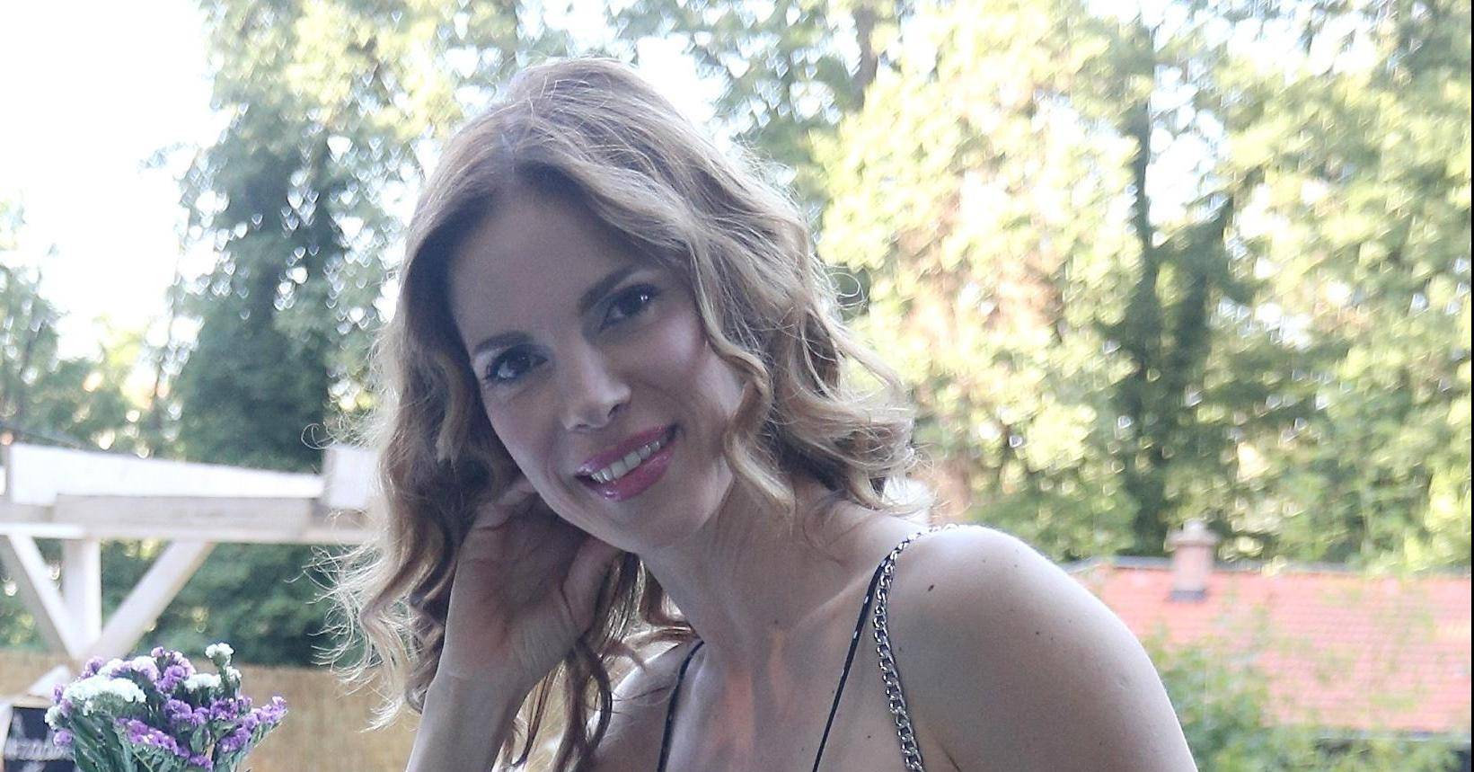 U točkastom uzorku od glave do pete Bojana izgleda jako zanosno