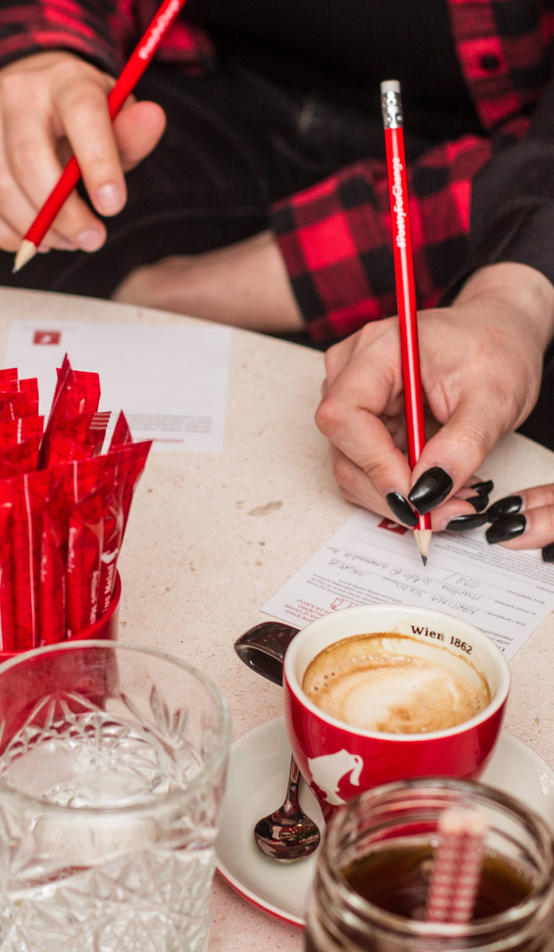 Julius Meinl kampanjom Platite kavu stihom slavi Međunarodni dan poezije