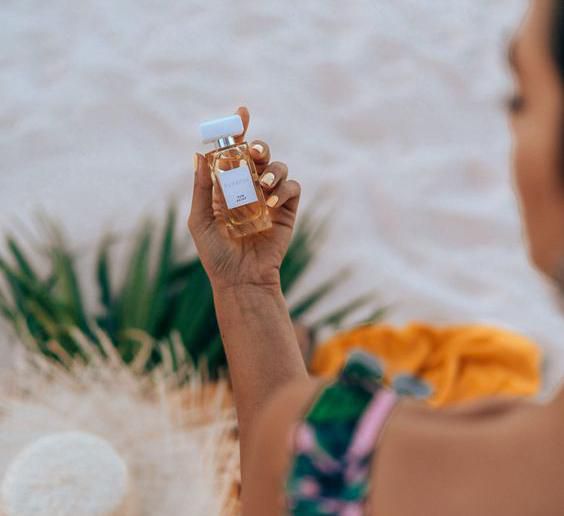 Izdvojili smo 12 najboljih ljetnih parfema koji će vam pomoći pobijediti vrućinu svojim svježim i laganim mirisom
