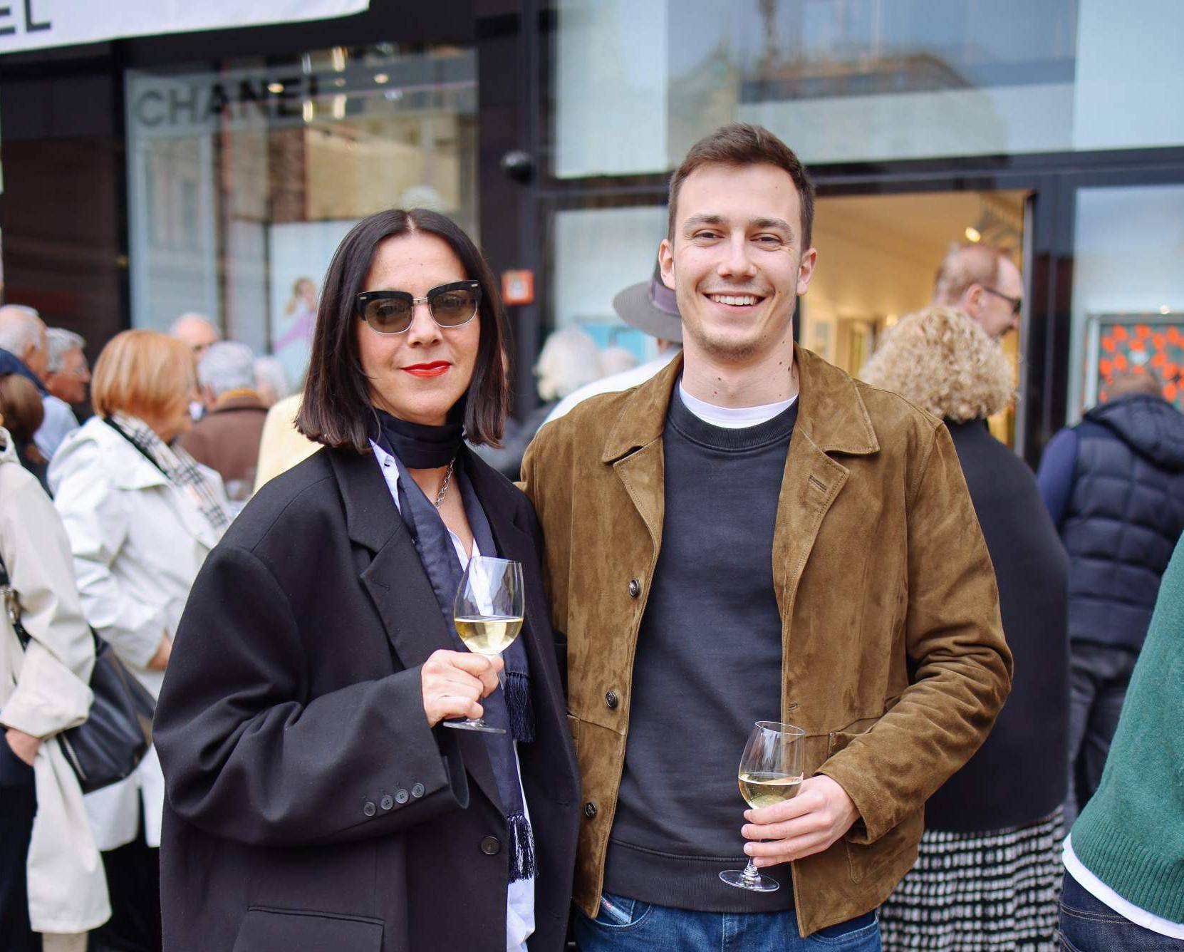 Nataša Trbović u društvu nećaka oduševila stajlingom: Oversized sako i Maison Margiela gležnjače pun su pogodak