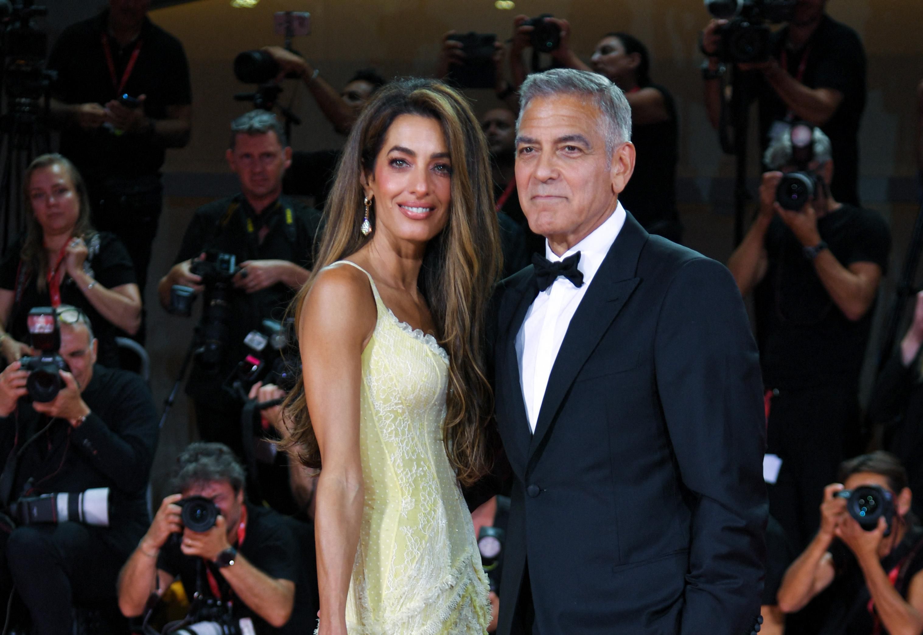 George i Amal Clooney očarali na premijeri filma 'Wolfs' u Veneciji