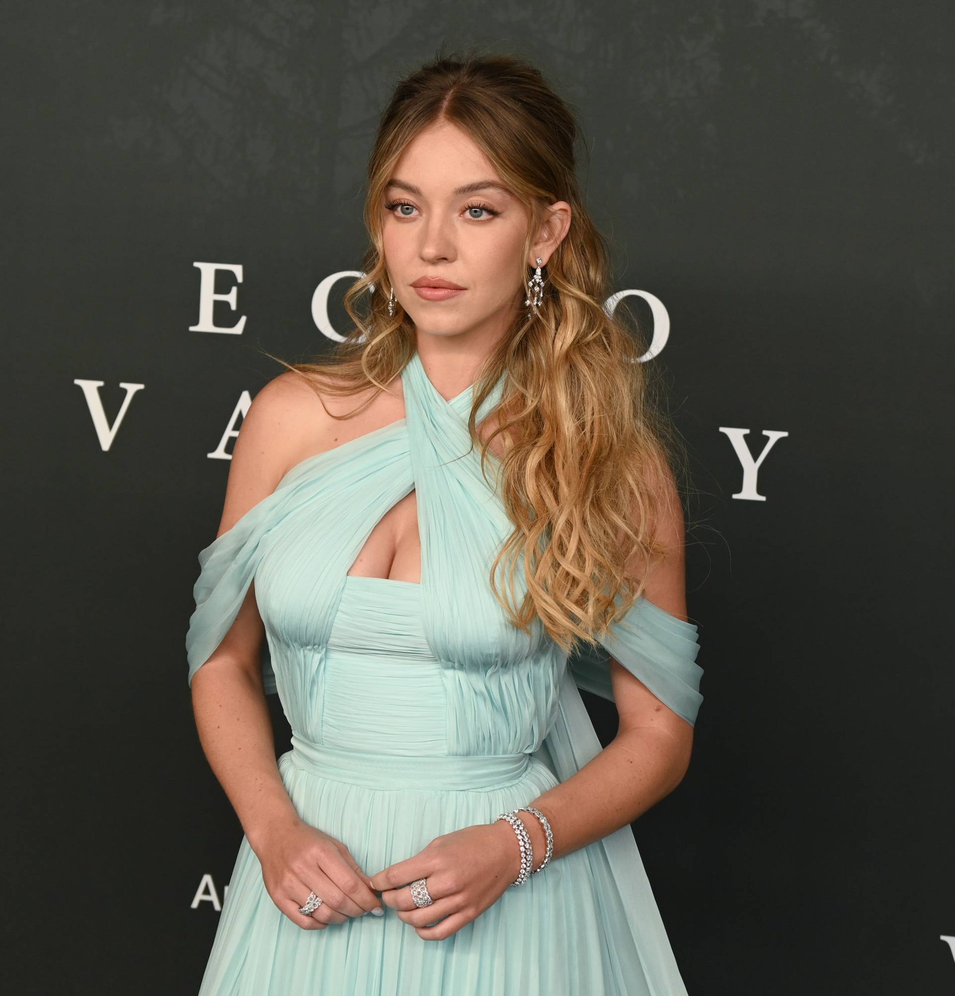 Sydney Sweeney zablistala je u Miu Miu haljini koja priziva glamur starog Hollywooda