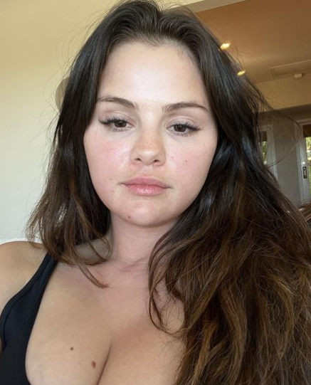 Selena Gomez objavila selfie bez šminke i oduševila društvene mreže