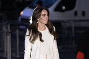 Najnoviji modni trenutak Kate Middleton izazvao je skok Google pretraživanja za duge bijele kapute