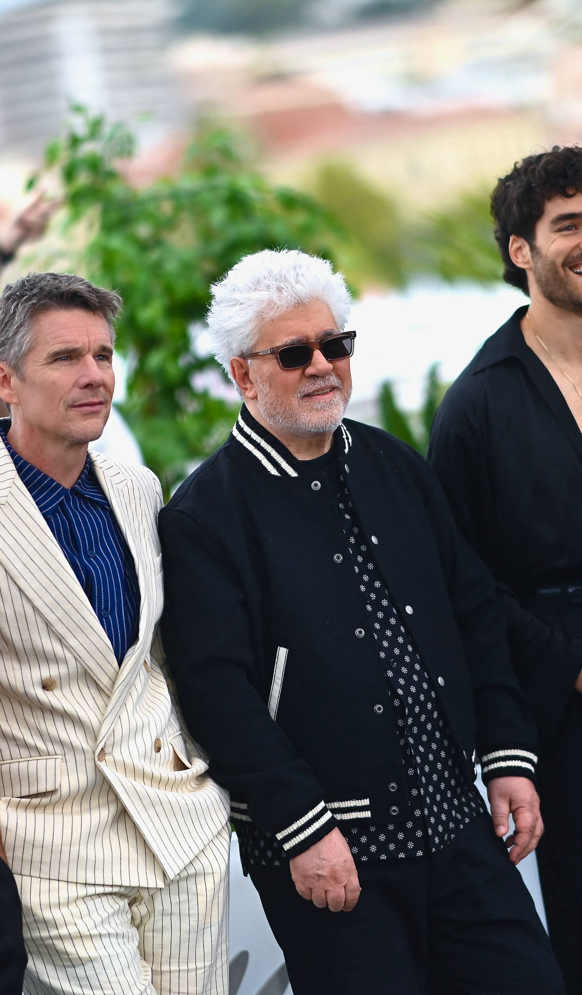 Pedro Almodóvar u Saint Laurent bomber jakni od 2500 eura modno zasjenio mlađe kolege