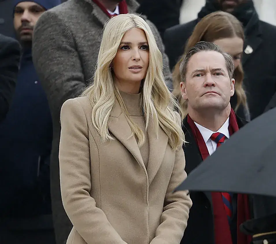 Ivanka i Melania Trump zablistale u chic kaputima: Jedna u bež s cvjetnim motivima, druga u klasičnom crnom