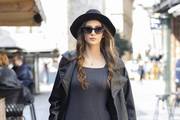 Ovako efektan outfit ne špici ne vidimo često, a posebno dobro izgleda uz kožni baloner