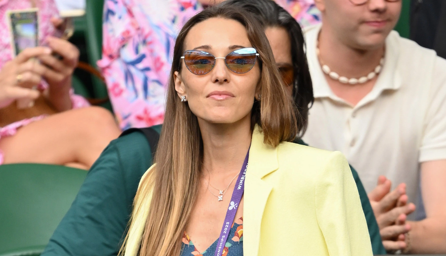 Jelena Đoković na Wimbledonu oduševila u mini haljini danske marke Du Milde i torbicom Louis Vuitton