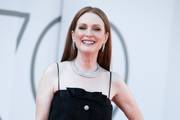 Juliane Moore u savršenom izdanju pokazala zašto je (mala) crna haljina uvijek dobar izbor za glamurozne prigode