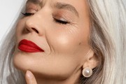 Koja je idealna nijansa ruža za žene iznad 50.? Ova dokazano briše godine i osvježava lice
