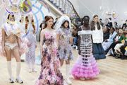 Od revija na parkingu do milijunskog biznisa: Tjedan mode u Londonu slavi buntovnih 40 godina