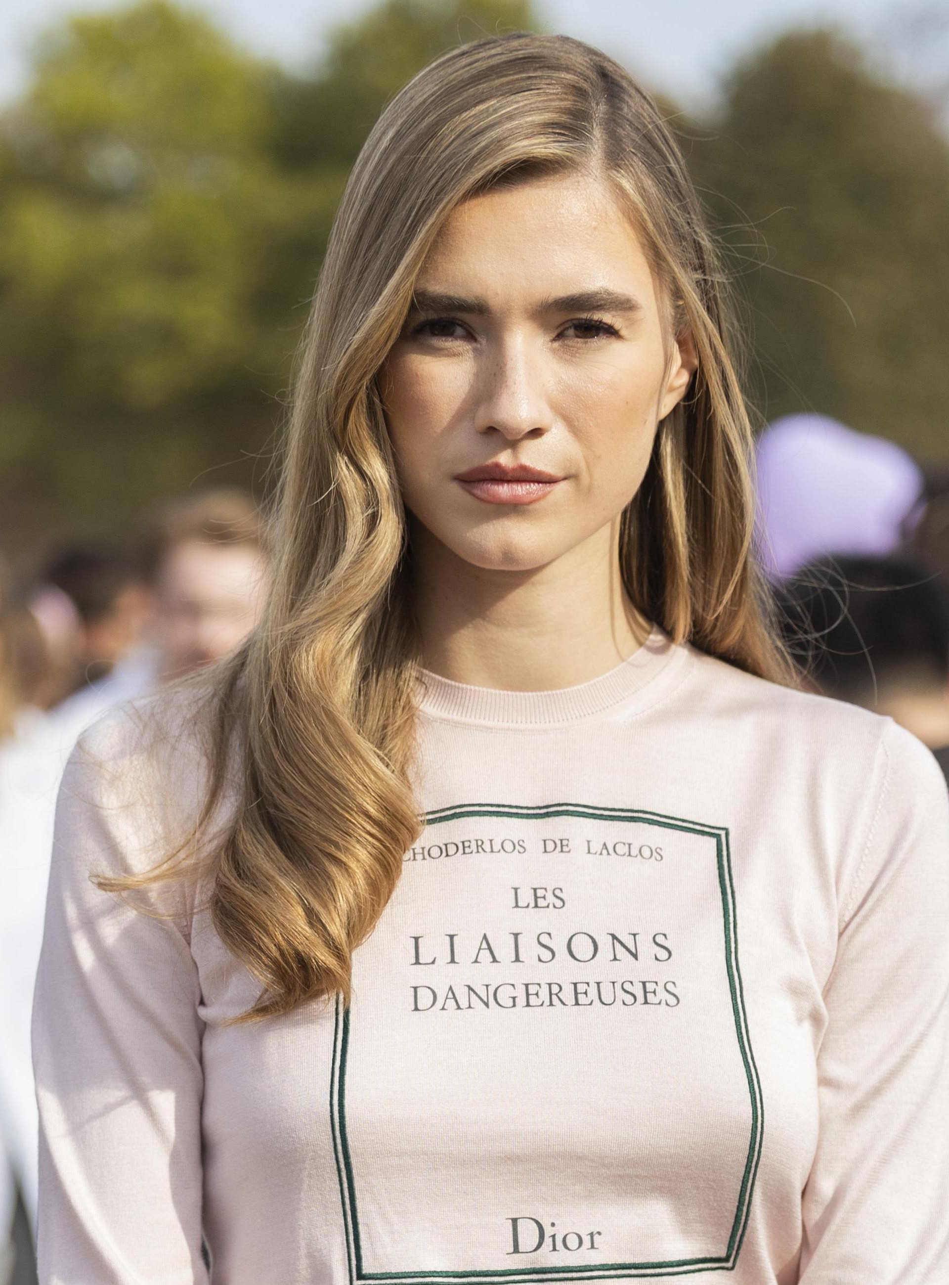 Savršeno spaja eleganciju i ležernost: Suknja kakvu nosi odličan je izbor i za jesenske dane