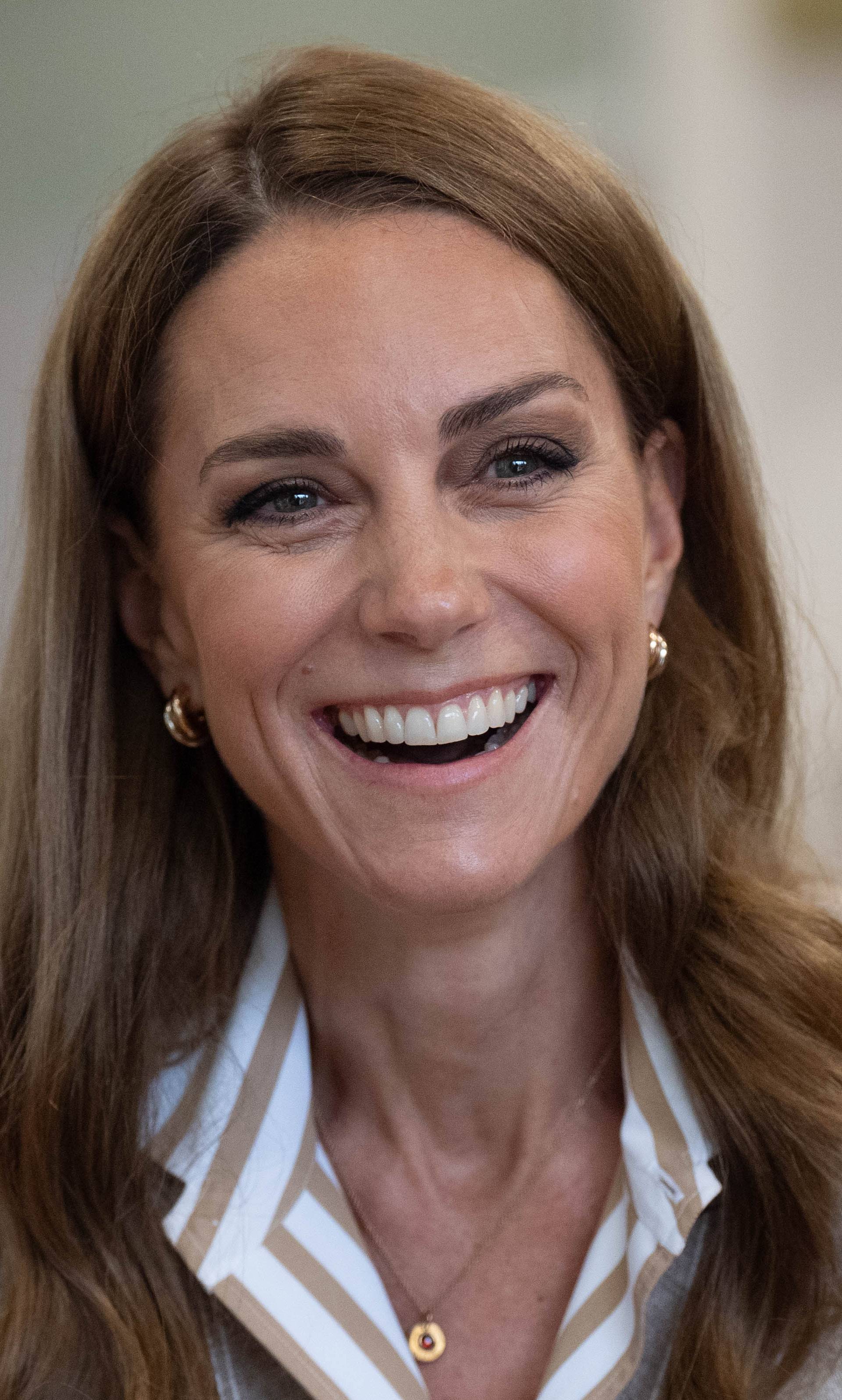 Kate Middleton oduševila u casual chic izdanju: Savršen spoj funkcionalnosti i profinjenosti