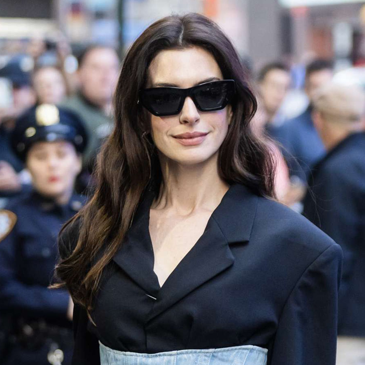 Anne Hathaway u New Yorku predstavila novi stil korzeta kakav još nismo vidjeli