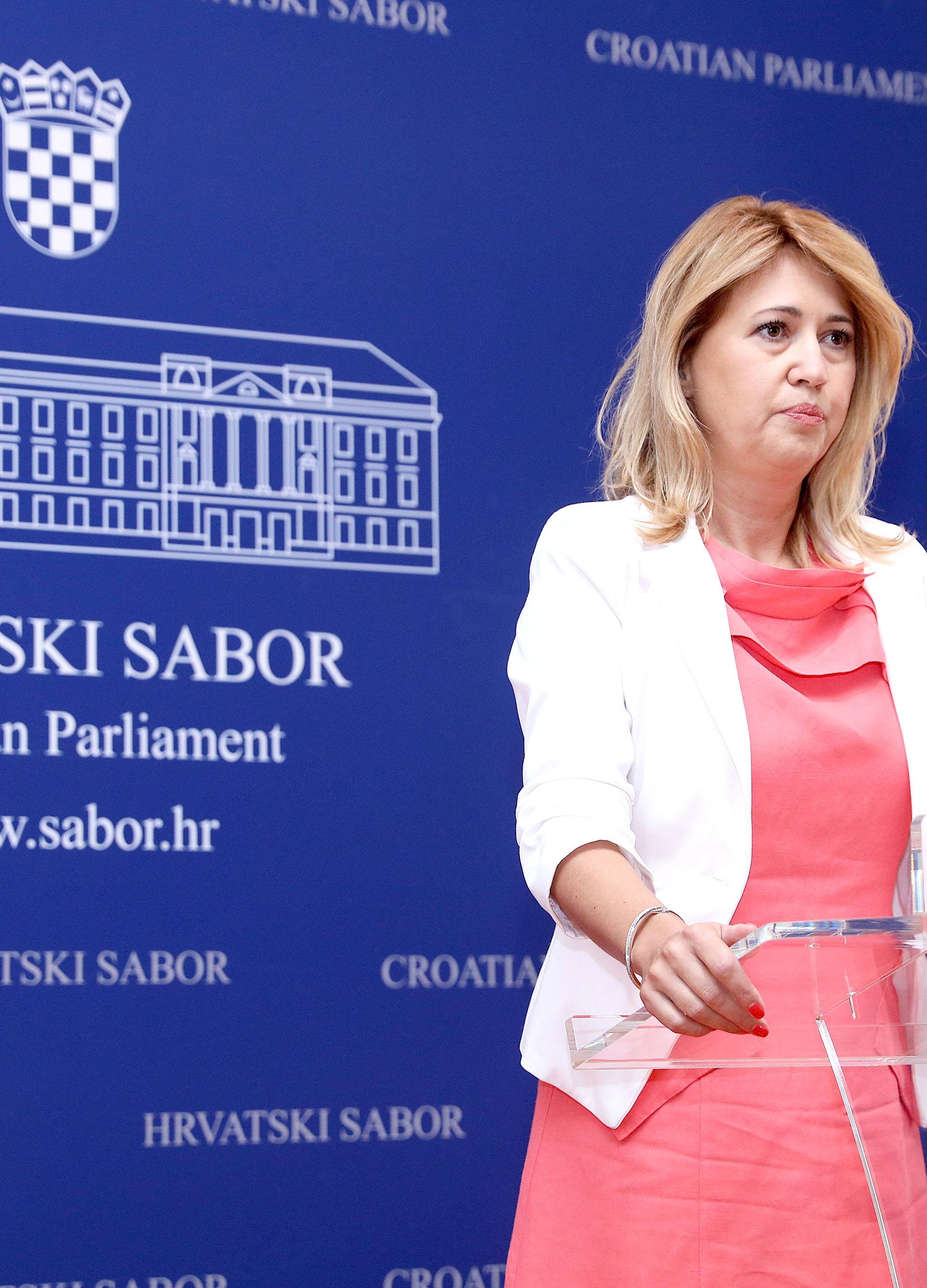 Milanka Opačić: Pogodila s bojom i dužinom, no pogriješila s odabirom materijala i cipelama